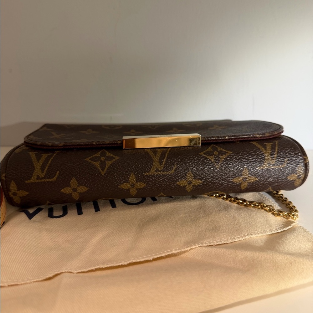 Authentic Louis Vuitton Monogram Favorite PM - Picture 10 of 16